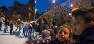 Crida a apostar pel comerç local en la inauguració de la pista de gel