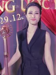 Ngày 19 tháng 11 năm 2009, đông nhi tạm ngưng ca hát 2 tháng do sức khỏe không cho phép, trước đó cô đã phải đi cấp cứu sau khi biểu diễn.trong thời gian gần đây đã xuất hiện tin đồn cô có bầu khiến đông nhi phải lên tiếng. Danh Sach Giáº£i ThÆ°á»Ÿng Va Ä'á» Cá»­ Cá»§a Ä'ong Nhi Wikipedia Tiáº¿ng Viá»‡t