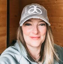 Holly Bond (@hollylbond) • Instagram photos and videos