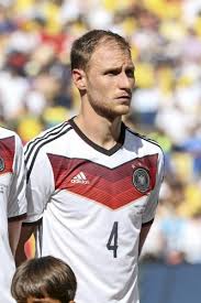 Nun hat joachim löw seinen endgültigen kader bekanntgegeben nach einer tollen em 2012 ist er ein wichtiger spieler in löws kader geworden. Ruckennummer 4 Wer Tragt Welche Ruckennummer