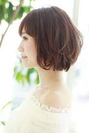 あご下 鎖骨上のボブスタイル 結べる長さは残しながら短くする事で全体がスッキリ見えます トップにレイヤーを入れ 髪 色 ボブ 美髪