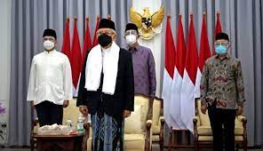 Jun 28, 2021 · syekh abdurrahman siddiq tidak hanya berdakwah melalui lisan dan perbuatan, tetapi juga tulisan. Ulama Ahli Fiqh Dan Profesor Ekonomi Syariah Fakta News
