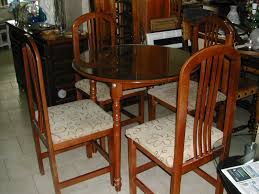 Extendable glass top dining table: Small Extending Dining Table With Glass Top And 4 Matching Chairs