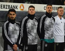 Mit neuem trikot zur euro. Adidas Deutschland Trikot Wm 2018 Pre Match Shirt Aufwarmtrikot Schwarz Dfb Herren S M L Xl Xxl Gunstig Online Kaufen Bestellen Shop Spieler Trikot De Marktplatz Retro Vintage Fussball Trikots Von Superstars