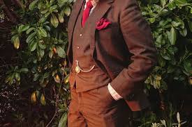 How To Pair Olive Trousers With Different Shoe Colors Bespoke Unit It also pairs well with a wide array of colours and lends itself nicely to other trends currently sweeping. how to pair olive trousers with