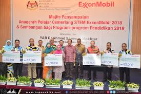 Click to view in fullscreen. 30 Pelajar Terengganu Terima Anugerah Cemerlang Stem Exxonmobil 2018 Trdi News