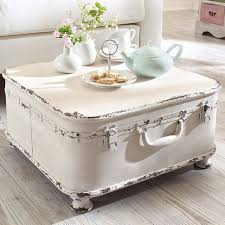 Wenn dir „couchtisch shabby chic gefällt, gefallen dir vielleicht auch diese ideen. Beistelltisch Koffer In Weiss Bei Schneider Kommode Shabby Chic Alte Koffer Schabby Schick