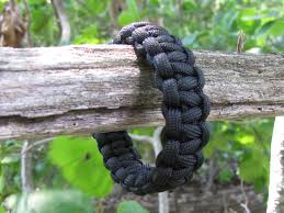 Using paracord for wilderness survival or bushcraft is quite common. How To Make A Single Color Survival Bracelet Paracord Bracelet With Buckle 12 Steps With Pictures Instructables