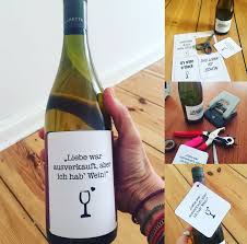 Bei uns kannst du deine etiketten online einfach selber machen: Fotos Aus Dem Alltag Weinflaschen Etikett Vorlage Wein Geschenke Wein Und Co Kleine Geschenke Freundin