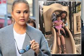 People confirmed in november that chrissy teigen's dad, ron teigen, filed for divorce from her mom, vilailuck teigen. Chrissy Teigen Slammed By Furious Parents For Dangerous Mistake With Daughter Luna Mirror Online