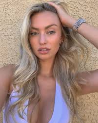 Người đẹp Mỹ Taylor Justine căng đầy sức sống đôi mươi