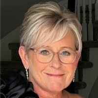 Robyn Luscombe's Instagram, Twitter & Facebook