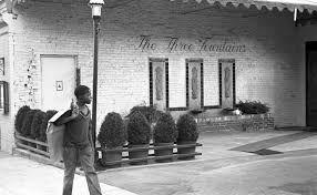 12 St. Louisans take us back to the mid-century heyday of Gaslight Square