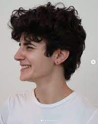 Pin By Erik Wasson On Hair Short Wavy Haircuts Androgynous Hair Dark Curly Hair