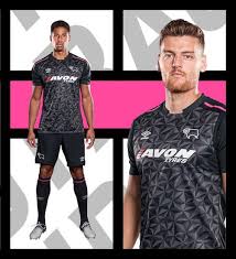 Bedrucke es mit nummer und name. Derby County 17 18 Ausweichtrikot Enthullt Nur Fussball