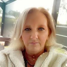 Jenna DeVries (jenclogger)