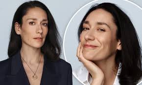 We got ready with fleabag star sian clifford for her 1st golden globes l gma digital. Fleabag S Sian Clifford Details Finding Herself On The Floor After Breaking Down Daily Mail Online