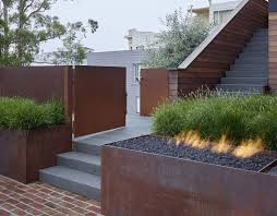 90 Ideen Fur Cortenstahl Im Garten Und Seine Vielfaltigen Einsatzmoglichkeiten Neueste Dekoration In 2020 Modern Landscaping Landscape Design Hardscape
