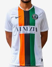 Cara @aurora__leone, il tuo posto è in campo. Venezia 2019 20 Auswarts Trikot