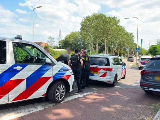Nieuws: Man aangehouden na vuurwapenmelding in Zwijndrecht. Lees meer op  onze website (link in bio).