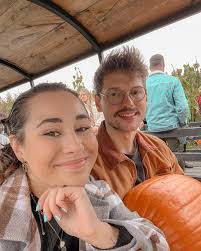 Isabelle Call's Instagram, Twitter & Facebook