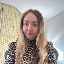 Melanie Brannon's Instagram, Twitter & Facebook