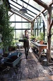 Aussaat Her Mit Den Samentutchen Gartenzauber Angebautes Gewachshaus Garten Gewachshaus Terassenideen