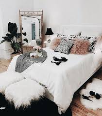 What S Hot On Pinterest 7 Bohemian Interior Design Ideas Room Inspiration Interior Design Bedroom Small Home Decor