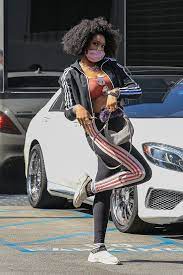 She was in a relationship with maintenance engineer james peyton from 1999 until 2007. Jennifer Hudson Wears An Orange Crop Top Leggings In Beverly Hills Hollywood Life