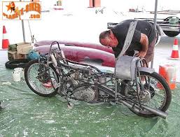 He did so by using indian motorcycles all of which were less than 1,000ccs. The World Fastest Indian Burt Munro Voitures Et Motos Vehicules Auto