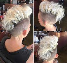 The Mohawk In Women More Popular This Is How The Hairstyle Looks Decoration Gram Undercut Frau Locken Frisur Irokese Haar Styling