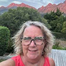 Congratulations to Deborah Vilas, 2019 Distinguished Service Award  recipient, and Annette Bonjour, 2019 Mary Barkey Clinical Excellence Award  recipient! These two unique awards recognize exceptional members of the  child life community. For