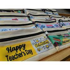 Contact hadiah hari guru 2019 on messenger. Hadiah Hari Guru Teacher S Day Pouch 2019 Stand Pouch Shopee Malaysia