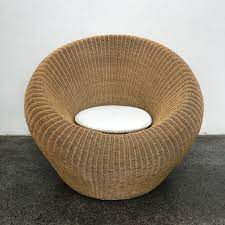 Great Looking Chair In Great Conditionwashable Cushionh X W X D Outdoor Wicker Chairs Chair Furniture
