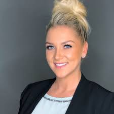 Lorena Becker's Instagram, Twitter & Facebook