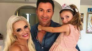 Daniela katzenberger und ihr ehemann lucas cordalis sind für ihren einzigartigen humor und ihre lustigen postings bekannt. Nach Costas Tod Daniela Lucas Und Sophia Lacheln Wieder Promiflash De