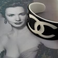 Antique, vintage, designer costume jewelry, fine precious Jewellery.