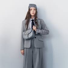 Jun 21, 2021 · the shortlist of celebrities whose fashion choices routinely go viral—rihanna, kylie, bella, gigi, kim, selena, hailey, et al.—are consistently well dressed and endlessly watchable. Dior On Twitter In Classic Gray From Dioraw20 By Maria Grazia Chiuri Https T Co Wmrvi1bsen In Boutiques In S Blackpink Fashion Jisoo Dior Kim Jisoo Dior
