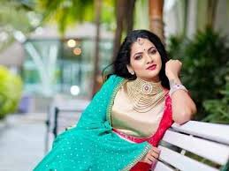 Shruti chithra and nallennai chithra [1]. Watch Pandian Stores Actress Chithra Hosts Her Parents 60th Wedding Anniversary Celebration Times Of India