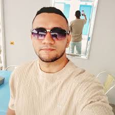 Para los que dicen que es muy costoso estar acá ...miren la cantidad de  gente que llega ,tanto restaurantes como carpas llenas.