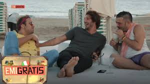 Il rapper accusava la rai di incoerenza e i due comici di aver preso parte ad . Emigratis 3 Pio E Amedeo In Compagnia Di Stefano De Martino Youtube