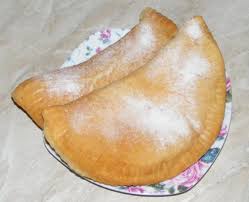 Făină 1 kg lapte 350 ml apă 350 ml drojdie 42 g sare 10 g zahăr 15 g ulei pentru aluat 40 ml ulei pentru prăjit 200 ml brânză sărată de oi 300 g mozzarella 200 g cascaval 100 g. Branzoaice Retete Langosi Cu Branza Retete Culinare Preparatedevis Ro