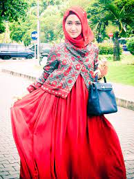 Termasuk anda yang sekarang sedang mencari pakaian dengan desain masa kini. 3 Ciri Khas Utama Desain Baju Dan Hijab Style Ala Dian Pelangi Uje Memory