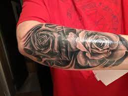 Skatiet 3 sociālās lapas, ieskaitot facebook un google, stundas un sīkāku informāciju par šo biznesu. Black And White Rose Tattoo Done By Tylor At A Thin Line In Batavia Il I Couldn T Be Happier With This Amazing Piece Of Artwork Tattoos