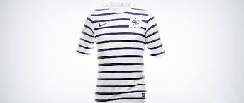 Néanmoins, le site officiel de grand quant à la version plus technique de ce maillot, son prix est de 160 euros. La Mariniere Nouveau Maillot De L Equipe De France De Football Le Point