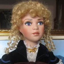 Фарфоровая кукла