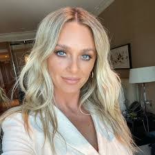 Emily Few's Instagram, Twitter & Facebook