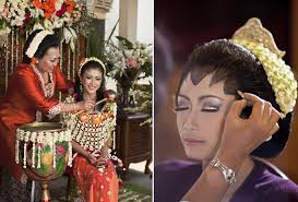 Pakaian tersebut terispirasi dari busana putri di masa kerajaan sunda zaman dulu. Ritual Pernikahan Adat Jawa Weddingku Com