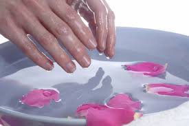 Güzel ve bakımlı bir el, kadınların güzelliğinde tamamlayıcı roldedir. Saglikli Eller Icin Pratik Oneriler