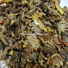 Selalunya orang masak cendawan goreng menggunakan cendawan tiram, namun pada resepi kali ini, kami ingin berkongsikan resepi cendawan goreng guna cendawan inoki pula. Resepi Viral Cendawan Kukur Goreng Berlada Suria Amanda